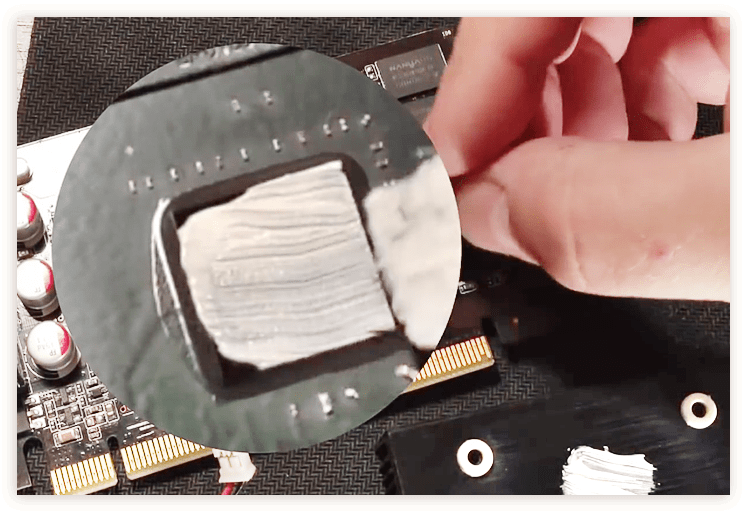 нанесение термопасты на чип видеокарты