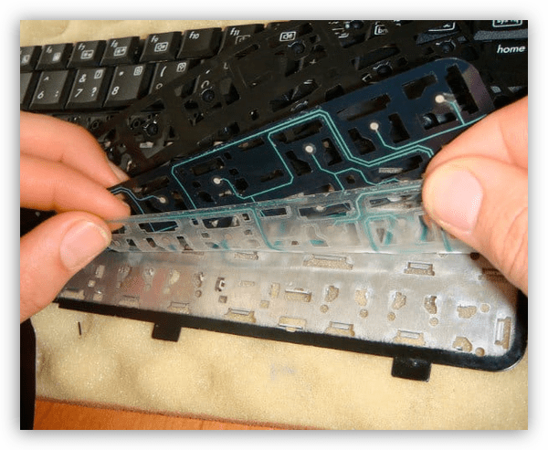 Демонтаж клавиатуры ноутбука для чистки