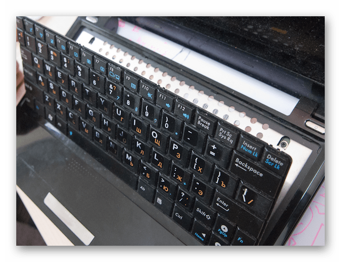 Успешное снятие клавиатуры на ноутбуке ASUS