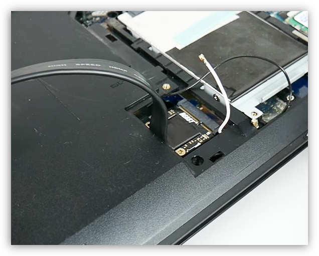Подключение видеокабеля к разъему mPCI-E дри монтаже внешней видеокарты в ноутбук