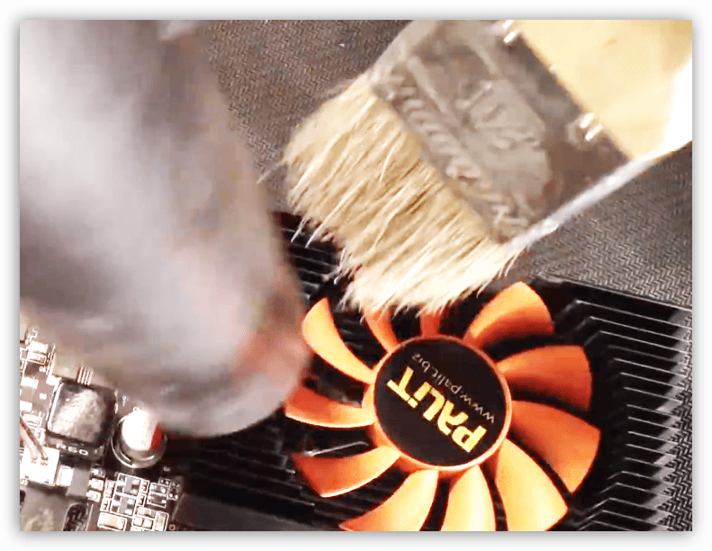 Удаление пыли из системы охраждения видеокарты при помощи пылесоса