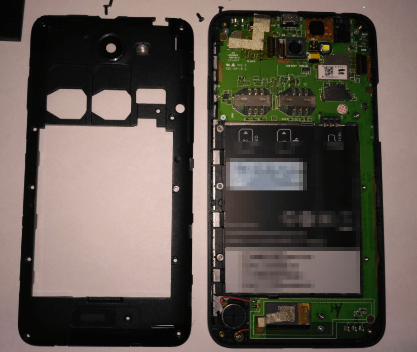 HTC Desire 516 Dual Sim со снятой задней частью корпуса