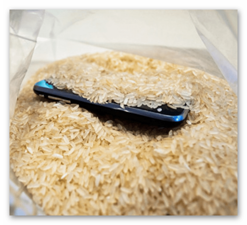 Телефон в ёмкости с рисом