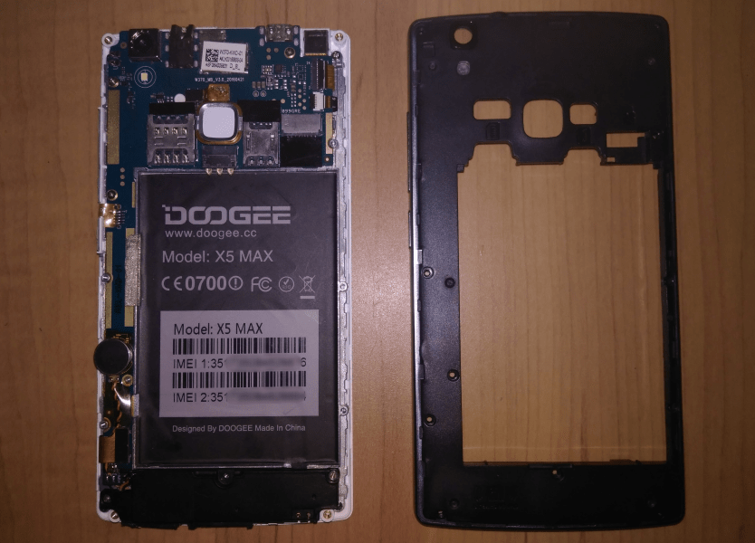 Doogee X5 MAX со снятой задней панелью, материнская плата