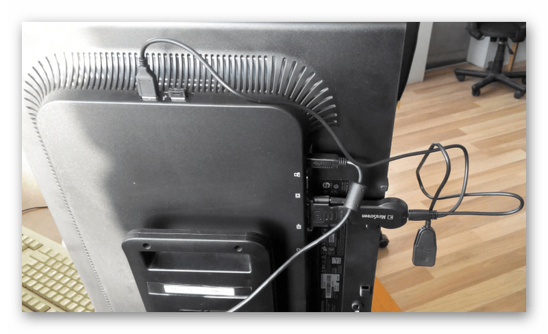 Правильно подключенный Miracast-адаптер к ТВ