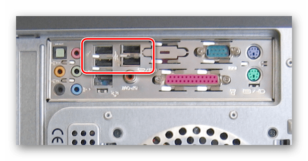 Primer USB portov na sistemnom bloke
