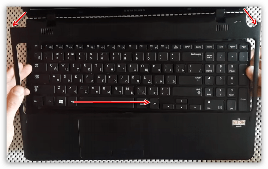 Демонтаж клавиатуры на ноутбуке Samsung NP355E5X-S01RU