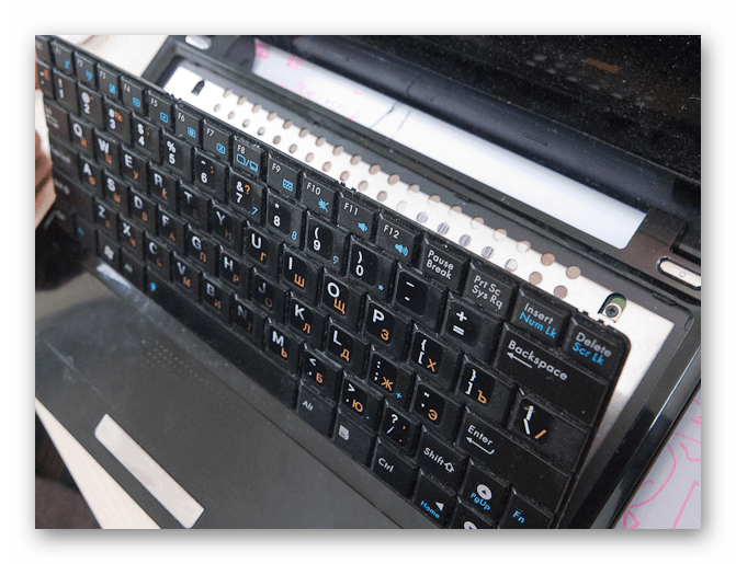 Снятие клавиатуры с ноутбука Samsung