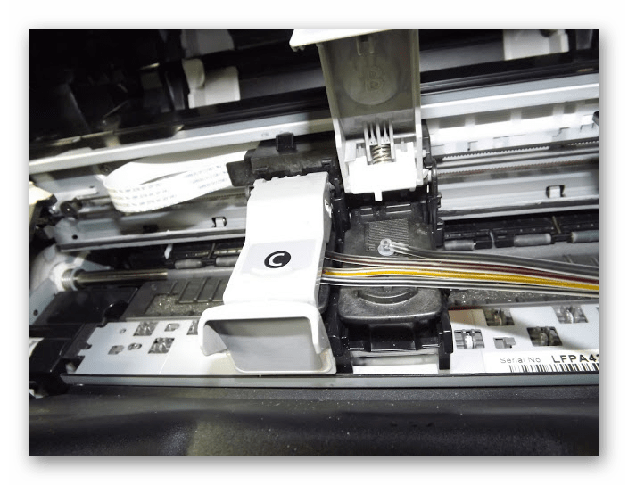Закрытие крышек картриджа после его установки в принтер Canon Pixma MP250