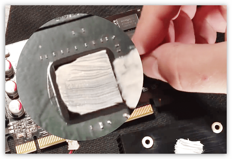 Нанесение термопасты на чип и радиатор системы охлаждения видеокарты