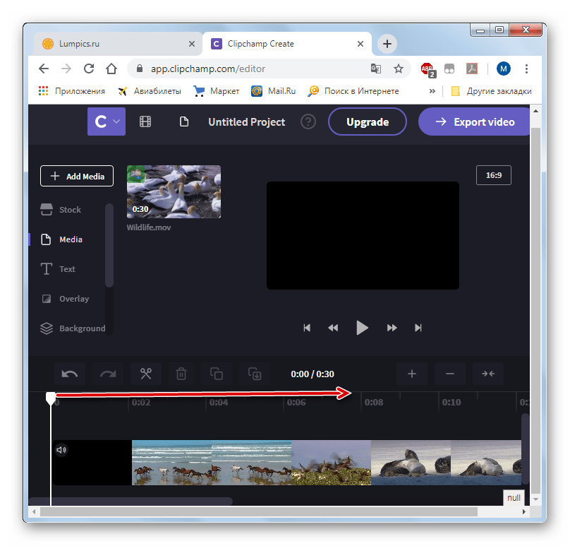 Перетаскивание бегунка временной ленты раскадровки видеоролика на сервисе Clipchamp в веб-обозревателе Google Chrome