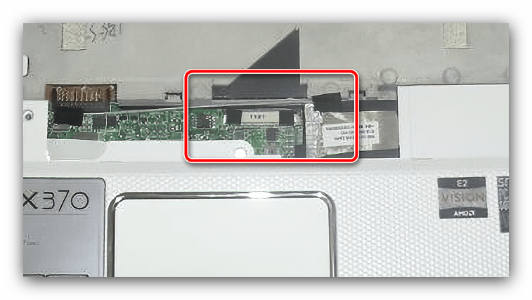 Отсоединить шлейф клавиатуры для разборки ноутбука MSI X370 MS-1356