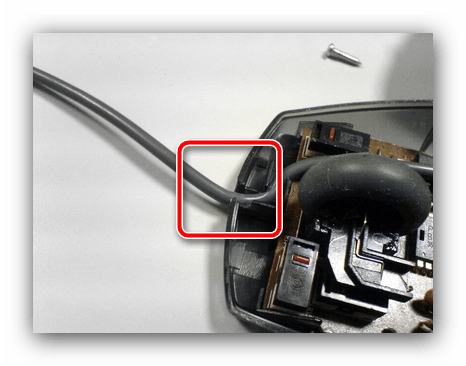 Места заломов кабеля на устройстве, когда курсор мыши двигается сам по себе