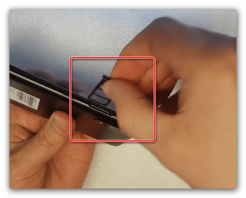 Вытащить из телефона лоток для открытия крышки на телефонах Samsung со съёмным элементом